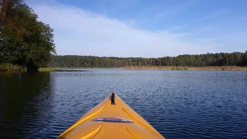 Spływy kajakowe Ruciane-Nida – najlepsze trasy i porady dla początkujących