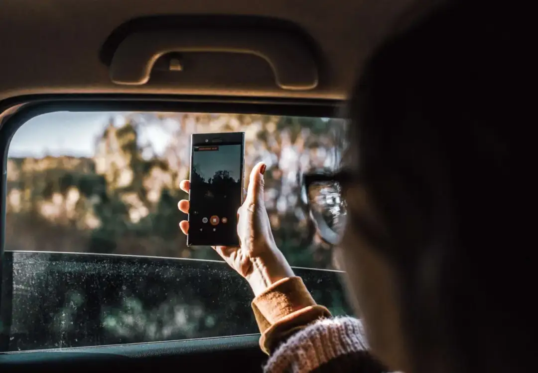 Jak łatwo przesłać zdjęcia z aparatu Sony na telefon przez WiFi - poradnik