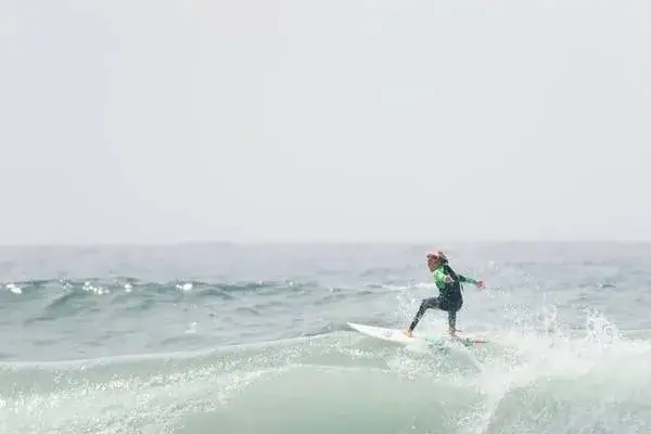 Najlepsze pianki do pływania: wybierz idealną dla siebie i uniknij błędów