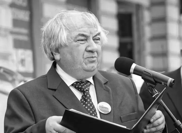 Stanisław Dziedzic: wybitny historyk literatury i animator kultury Krakowa