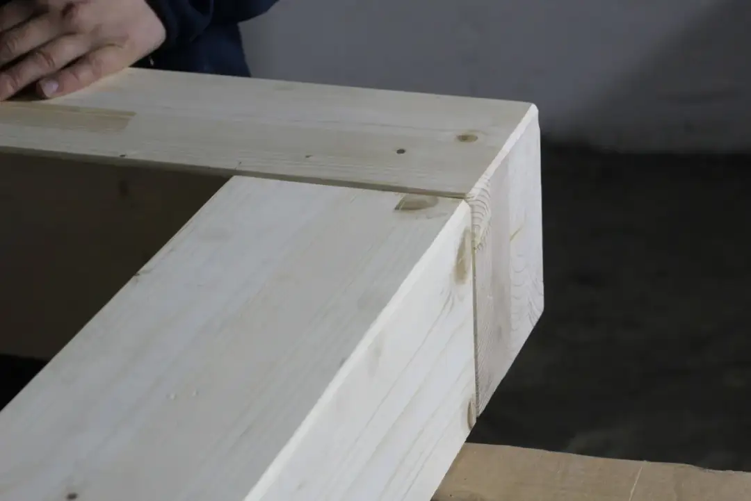 Jakie drewno na pergolę wybrać, aby uniknąć kosztownych błędów?