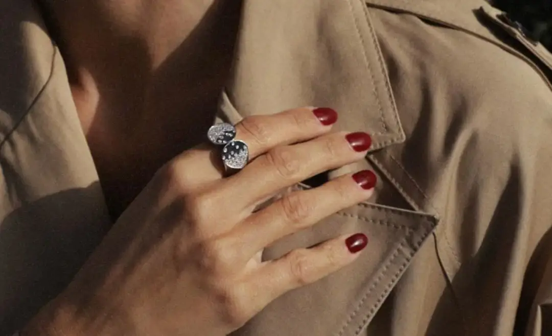 Jakie są modne kolory paznokci – najpiękniejsze odcienie na każdą okazję