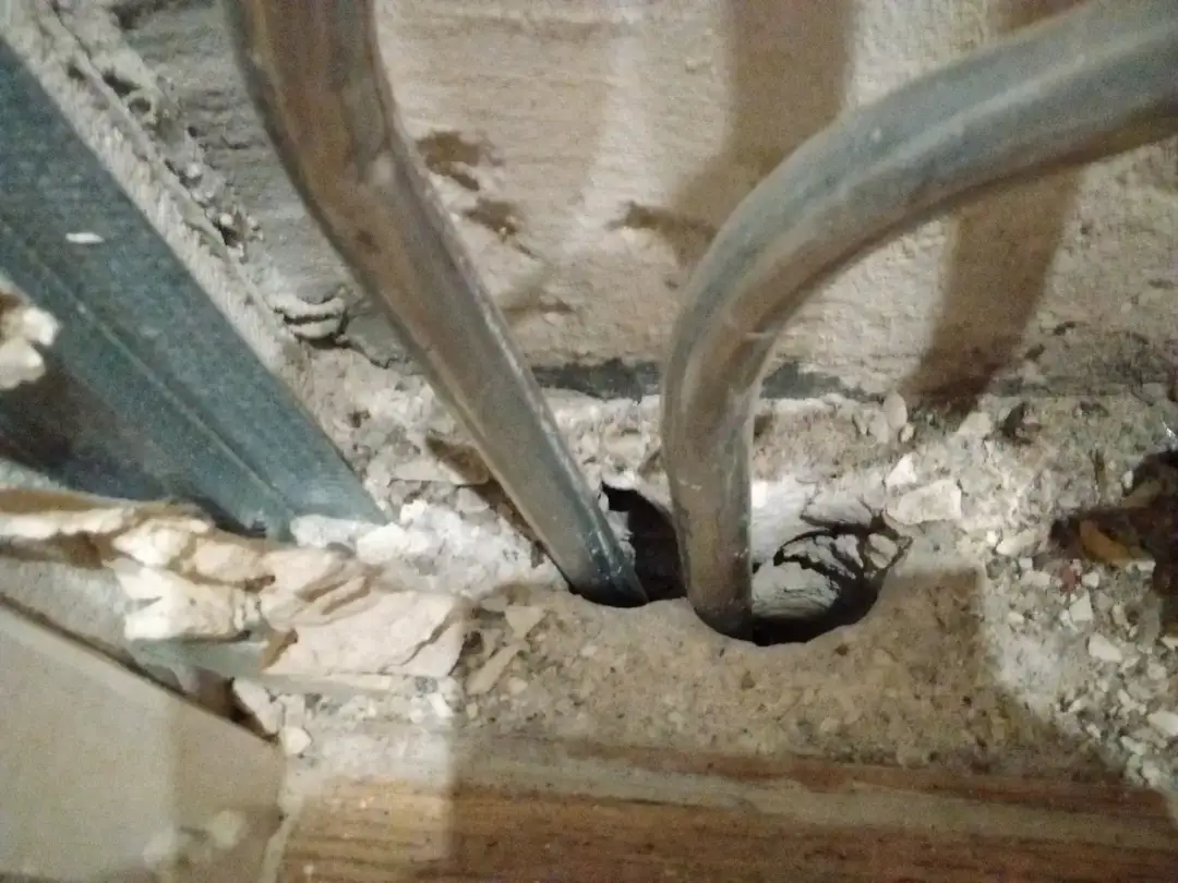 Dziura w stropie jak załatać - krok po kroku do idealnej naprawy