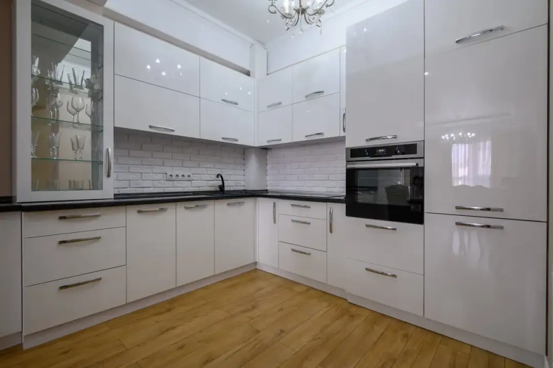 Fronty RAL 9002: Elegancki Biało-Szary Kolor dla Nowoczesnych Mebli