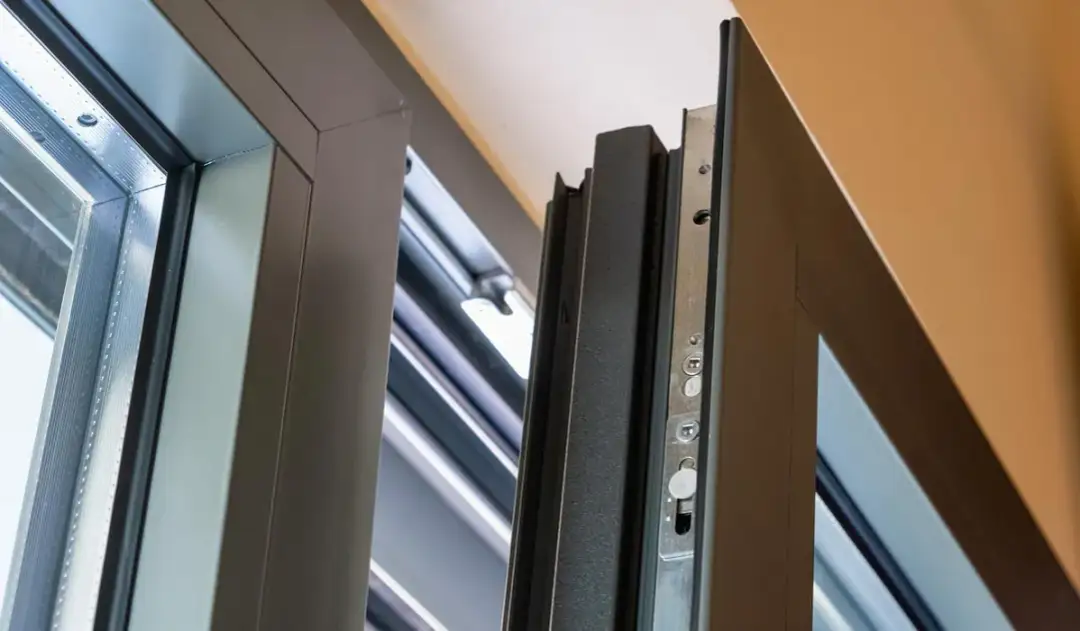 Jakie okucia do okien wybrać? Rodzaje, cechy i producenci