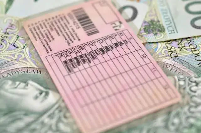 Prawo jazdy AM: jakie pojazdy możesz prowadzić i na co uważać?