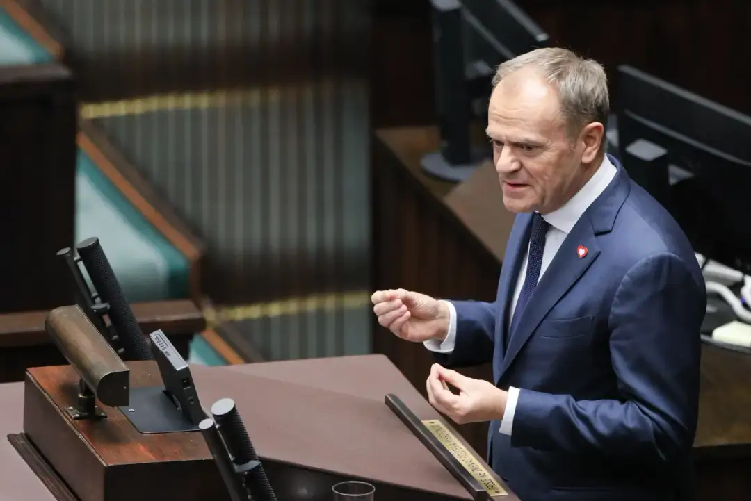 Kiedy rządził Tusk? Daty, koalicje i kluczowe wydarzenia