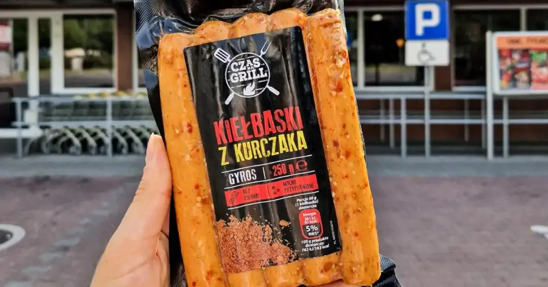 Kiełbasa z kurczaka Biedronka: co kryje się w składzie i wartościach?