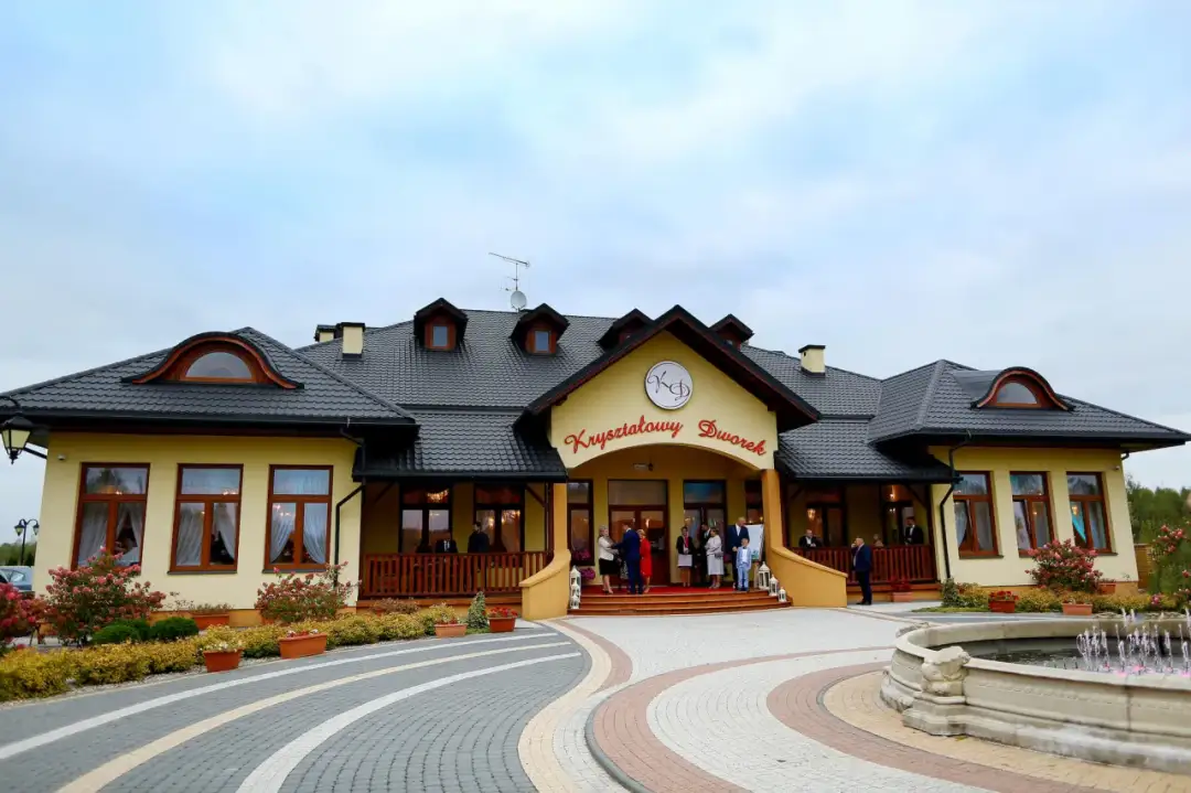 Kryształowy Dworek Zbychowo – idealne miejsce na niezapomniane wydarzenia