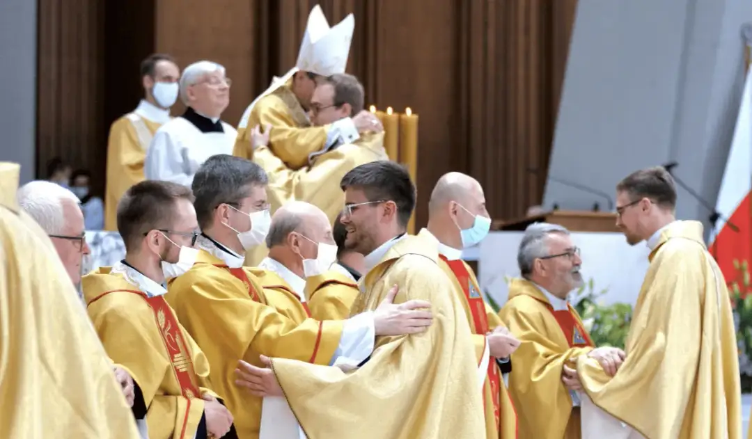 Celibat w Kościele Katolickim: Kiedy stał się obowiązkowy dla duchownych?