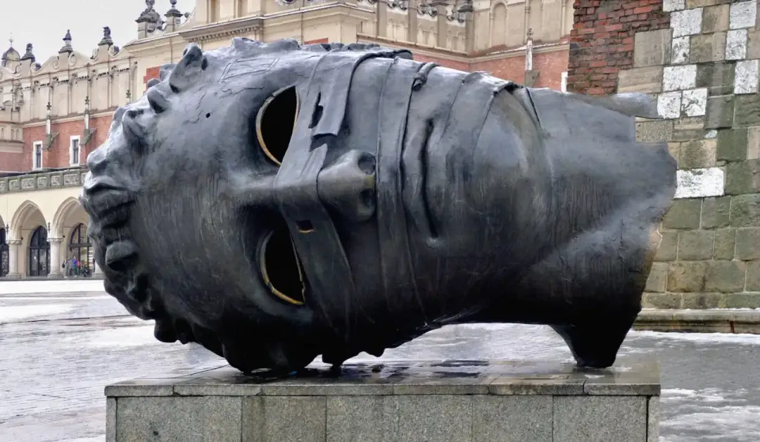 Igor Mitoraj Eros Bendato opis: tajemnice rzeźby i jej znaczenie