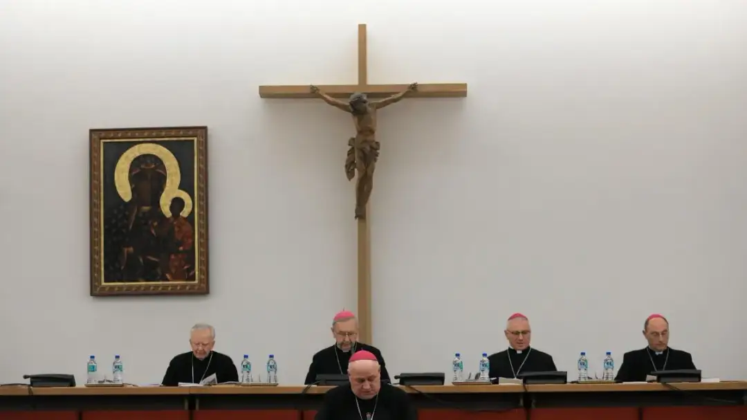 Jak zwracać się do biskupów? Odpowiednie tytuły i zasady grzecznościowe