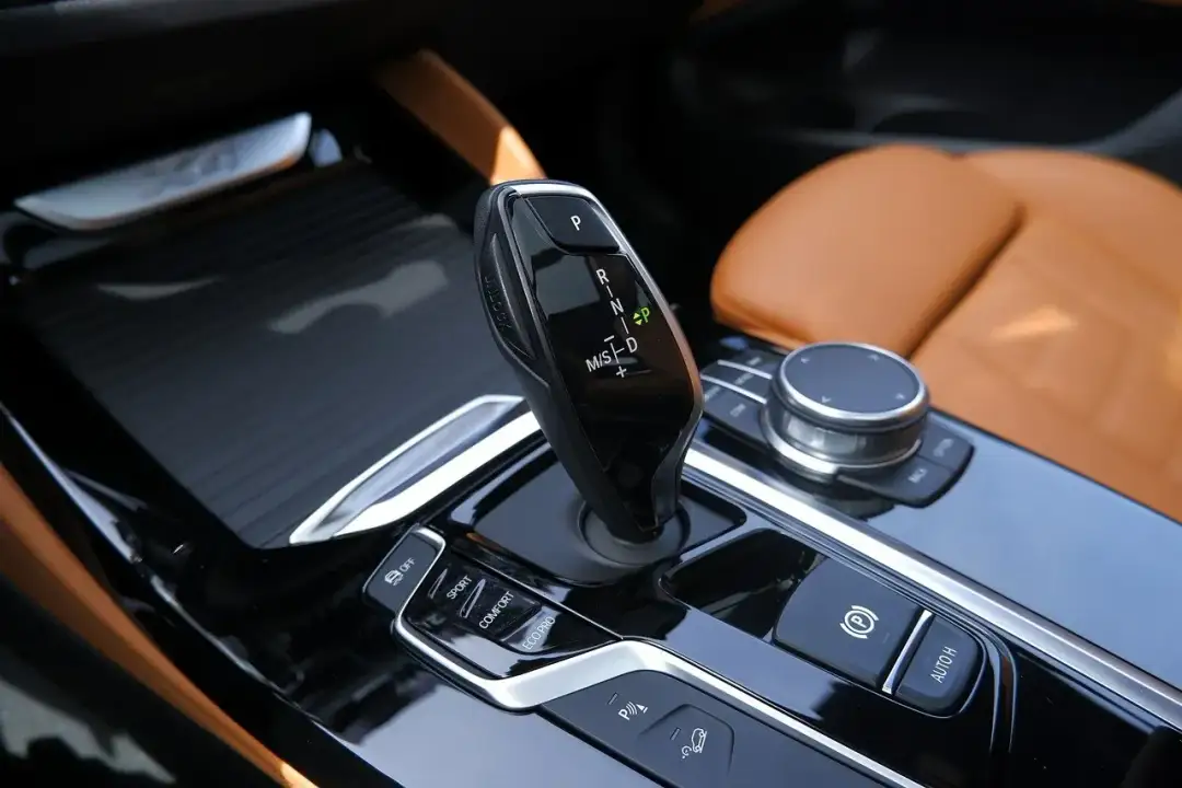 Czy zdając prawo jazdy na automacie można jeździć manualem? Odpowiedź!