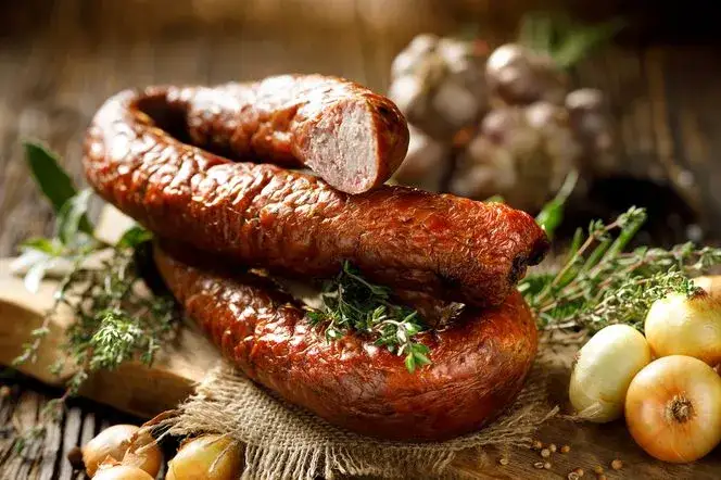 Jak przygotować kiełbasę swojską na 3 kg - sprawdzony przepis krok po kroku