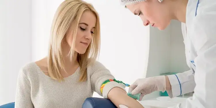 Podwyższony poziom płytek krwi: poznaj przyczyny i skuteczne leczenie