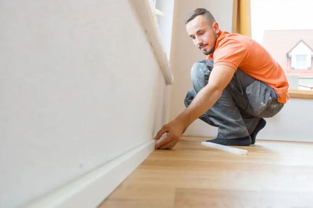 Jak zdjąć listwę przypodłogową bez uszkodzeń – proste kroki i porady