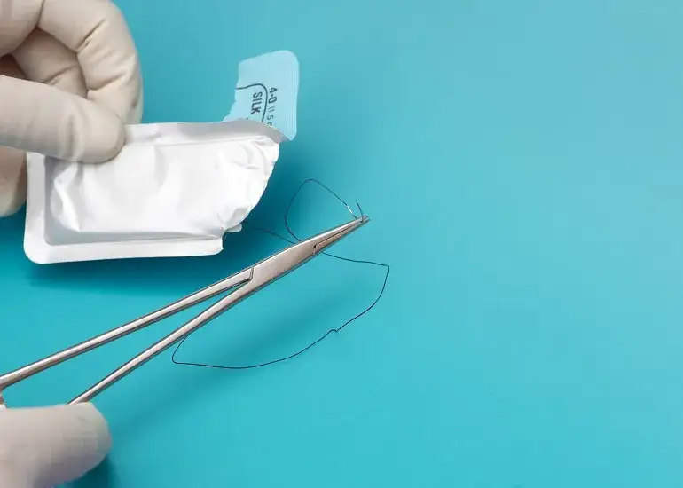 Kiedy szwy się rozpuszczają po porodzie? Poznaj kluczowe informacje