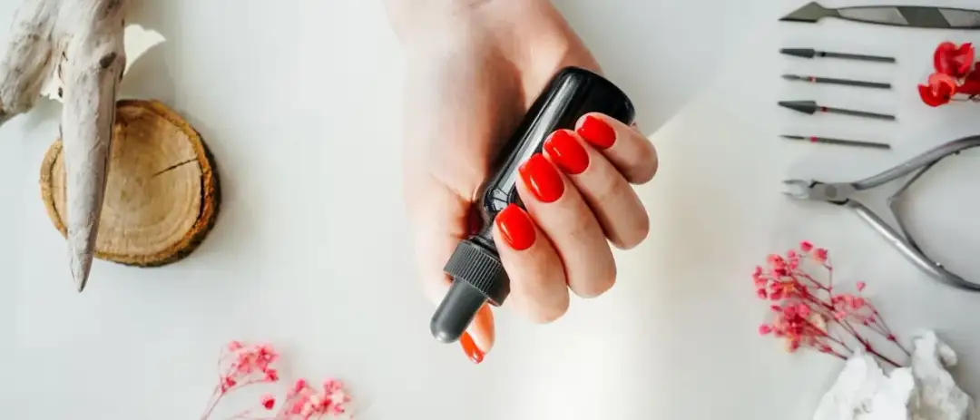 Jak bezpiecznie usuwać hybrydy w domu - 5 skutecznych metod