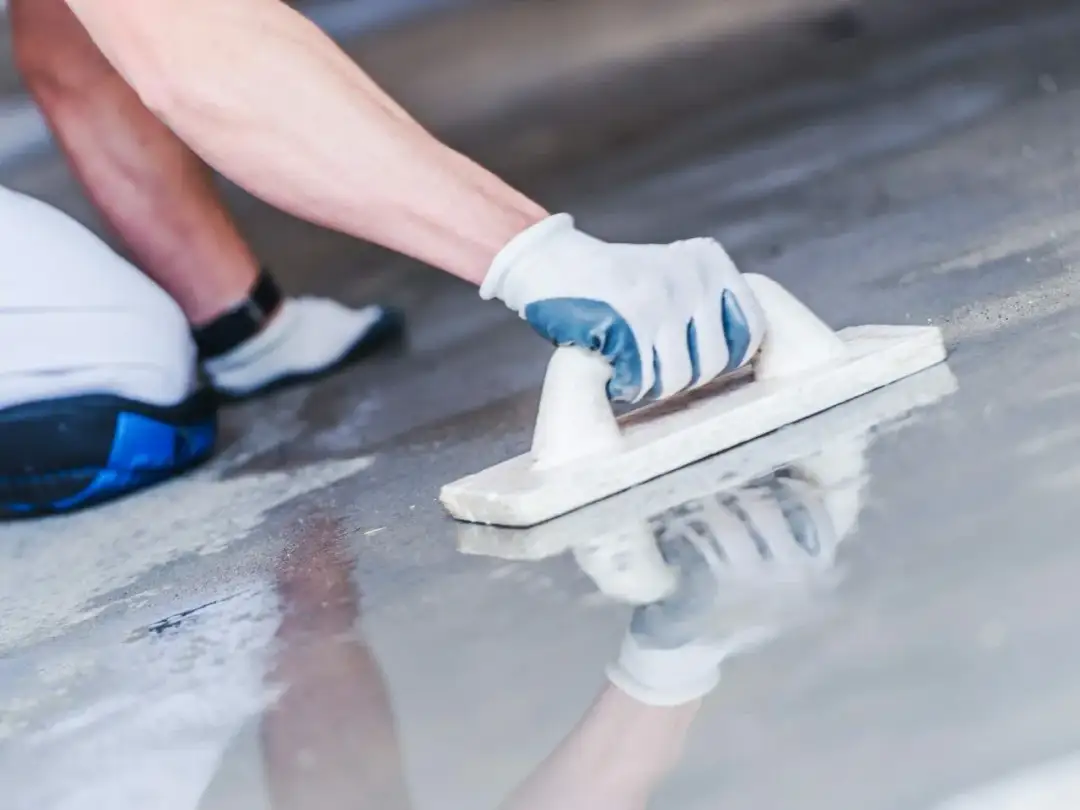 Ile schnie wylewka? Czas, czynniki i jak przyspieszyć suszenie