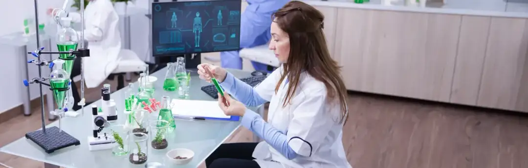 Jakie studia wybrać, aby pracować w laboratorium kosmetycznym?