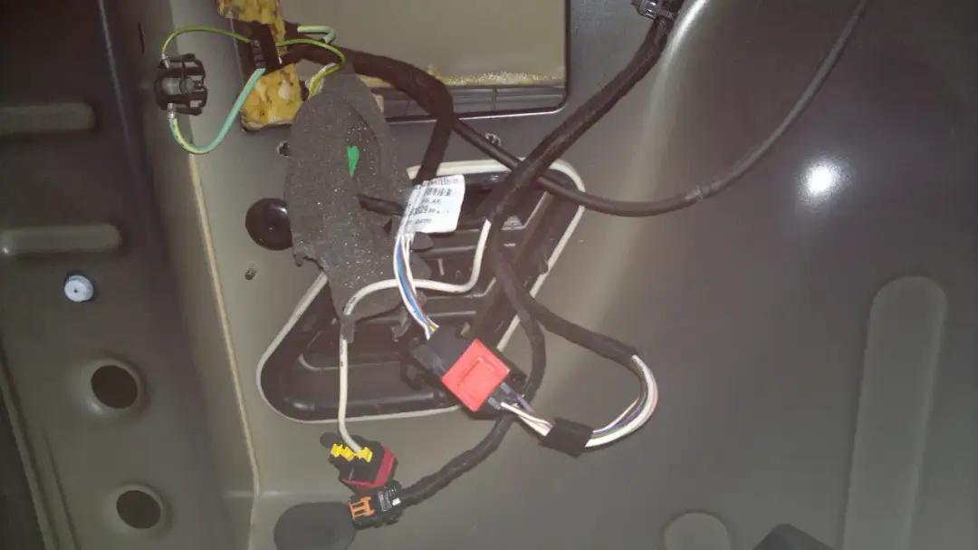 Podłączenie wiązki elektrycznej haka Peugeot Partner - uniknij problemów z instalacją