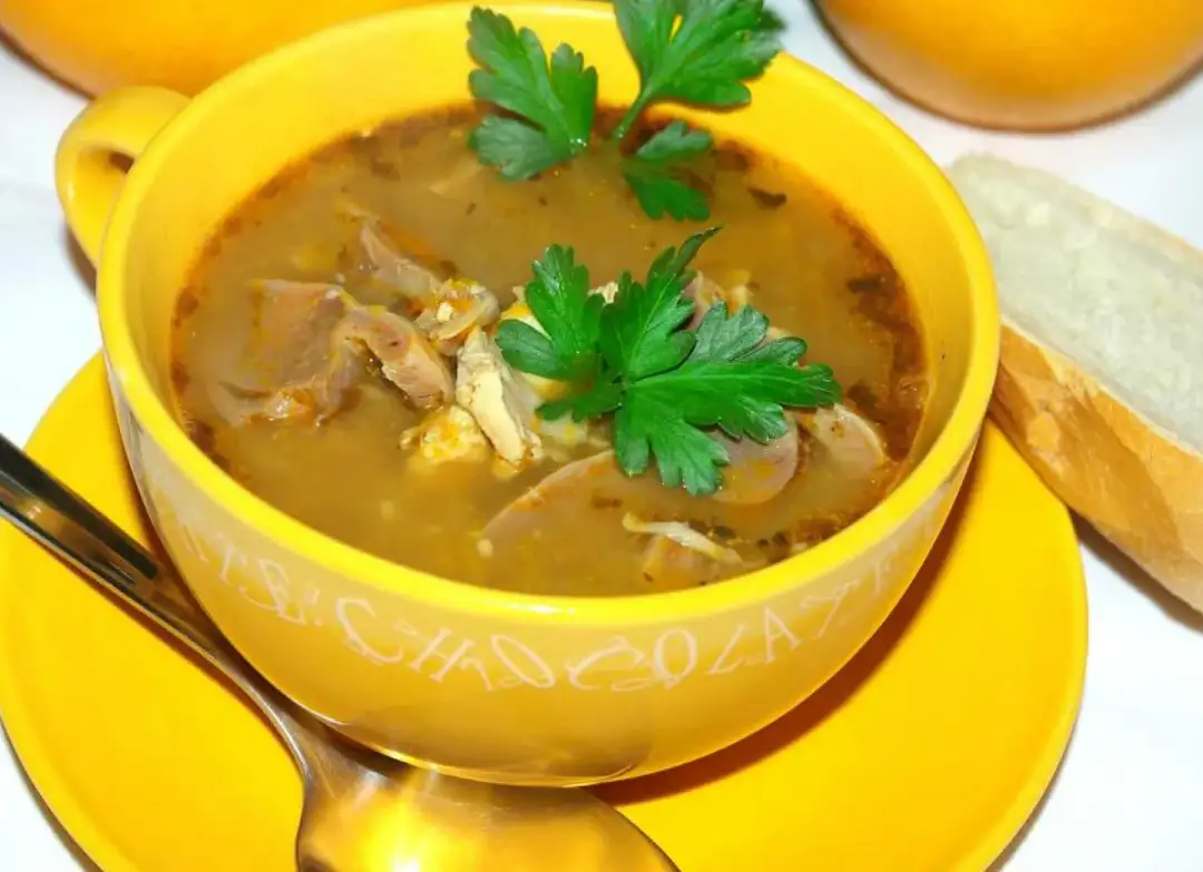 Pyszne flaczki z żołądków drobiowych - tradycyjny przepis na zupę