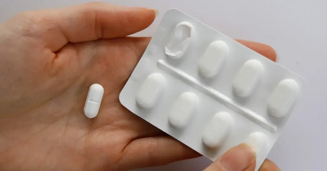 Leki po szczepieniu COVID-19: Paracetamol czy Ibuprofen?
