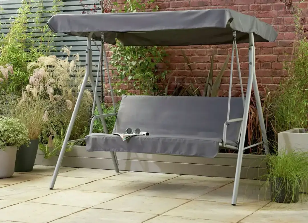 Jak zmierzyć daszek na huśtawkę ogrodową, by uniknąć błędów w wymiarach