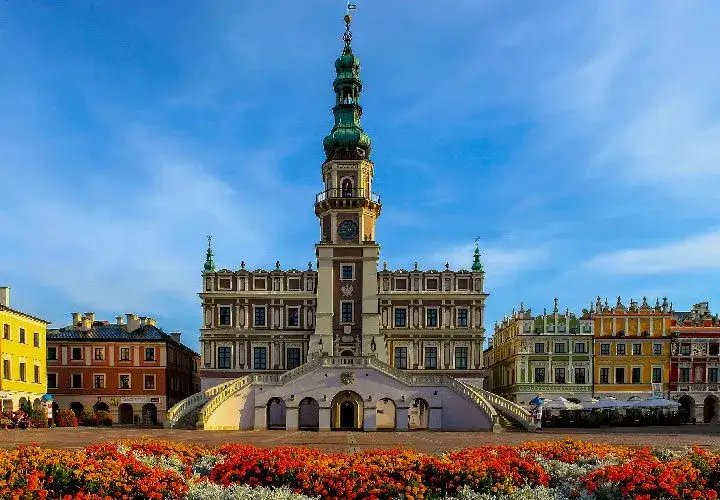 Atrakcje przyciągające turystów do Zamościa – zabytki, wydarzenia i więcej