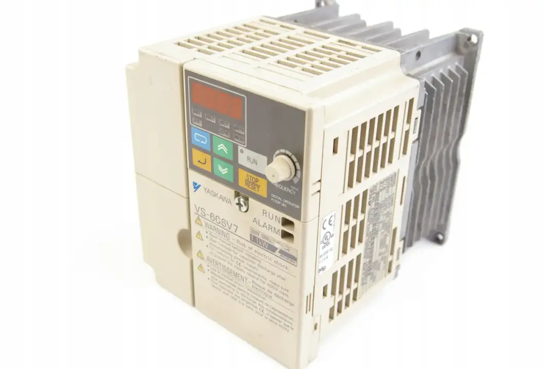 Uszkodzony inwerter objawy – jak rozpoznać i uniknąć kosztownych napraw