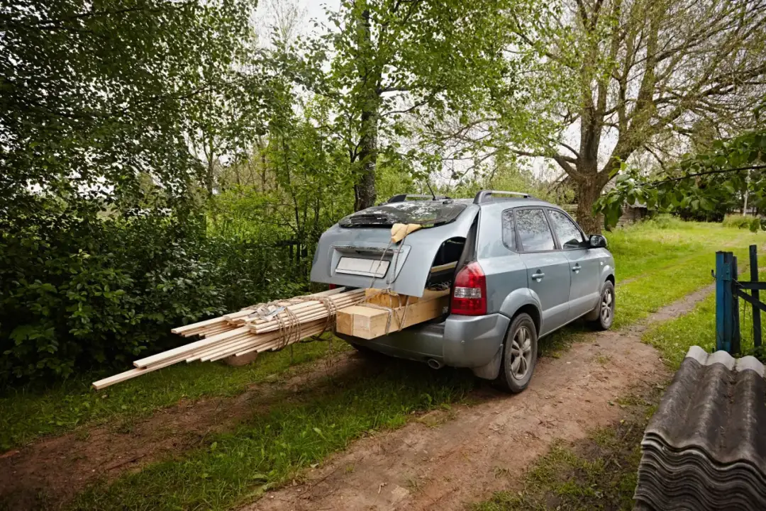 Ile towar może wystawać z naczepy? Sprawdź przepisy i limity