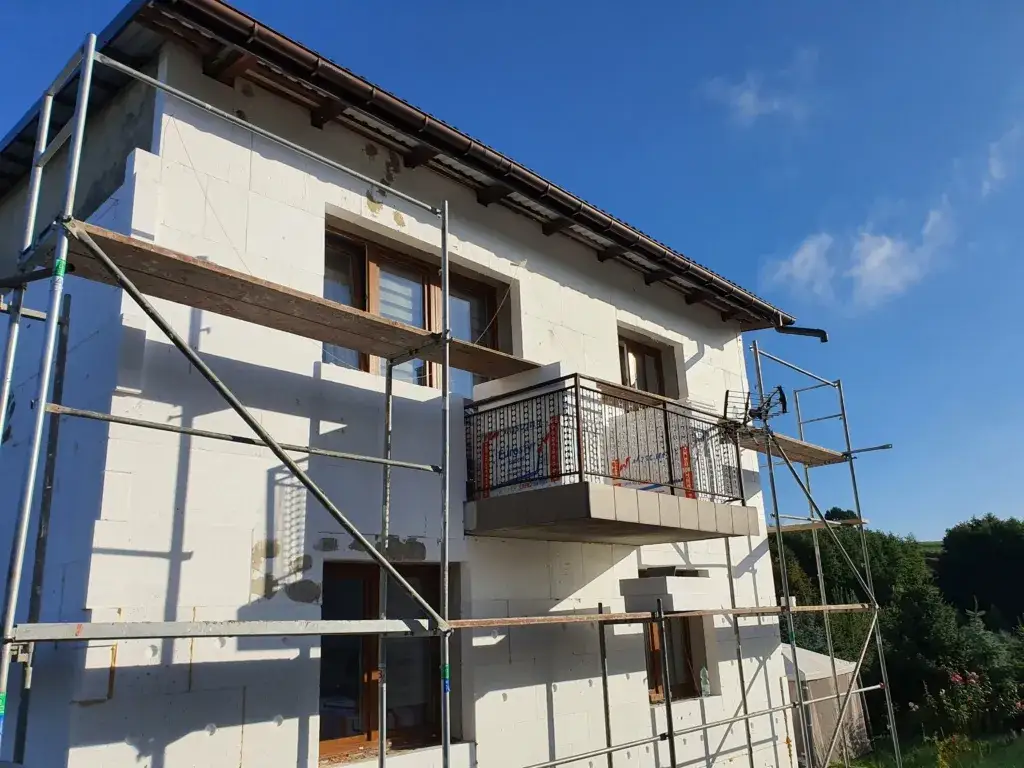 Czyste powietrze: jak uzyskać dofinansowanie na ocieplenie domu?