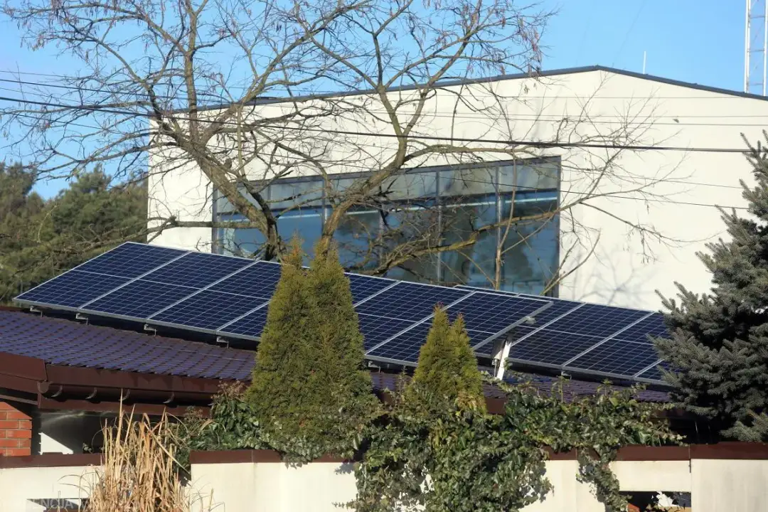 Fotowoltaika 5 kW: Ile prądu dziennie? Od 2 do 30 kWh wyjaśniamy!