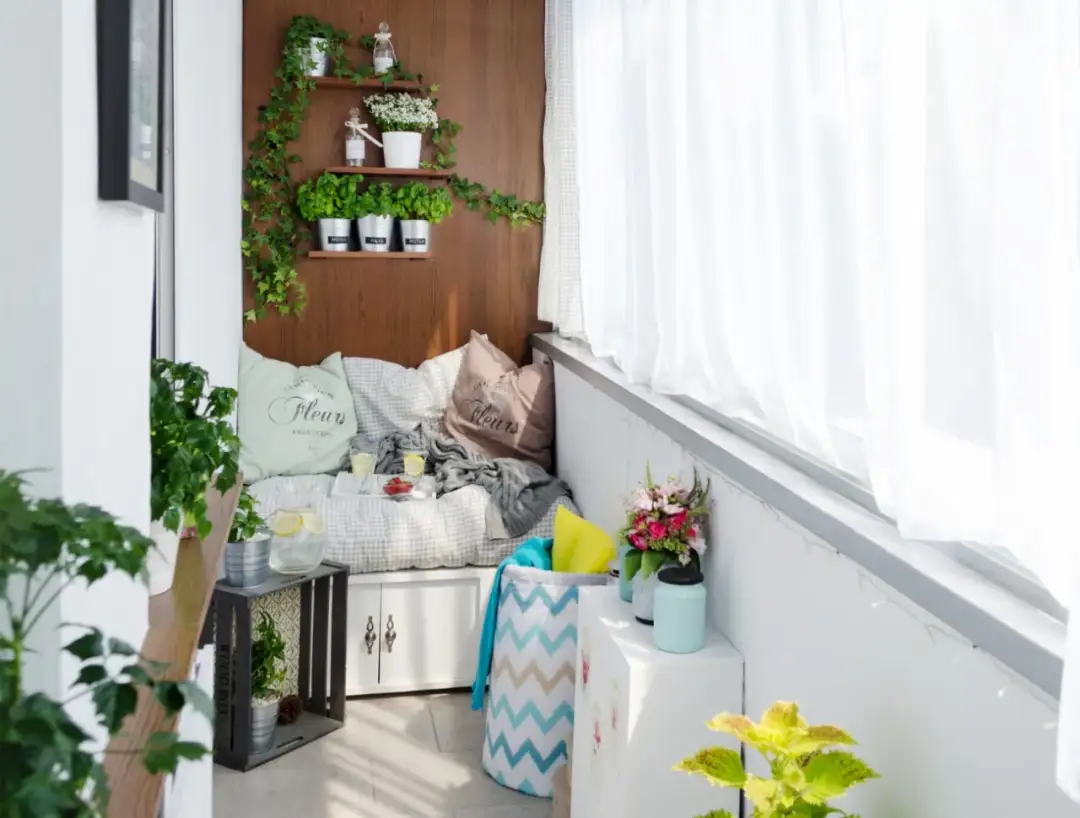 Jak zacienić balkon w bloku? Wybierz idealne rozwiązanie i uniknij błędów!