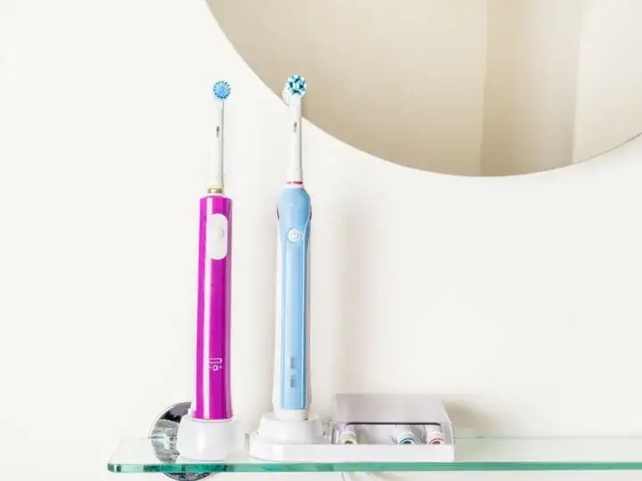 Szczoteczka soniczna czym się różni od elektrycznej – poznaj kluczowe różnice