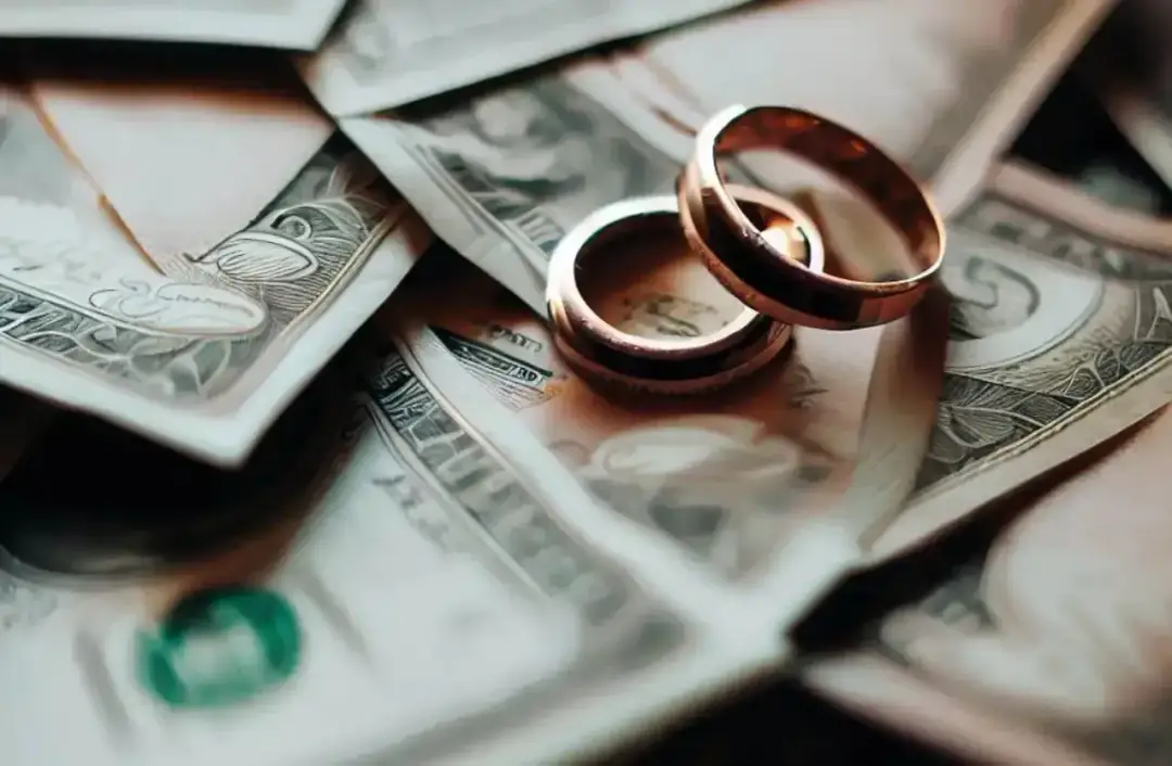 Ile kosztują obrączki złote? Poznaj ceny i kluczowe czynniki wpływające na wybór