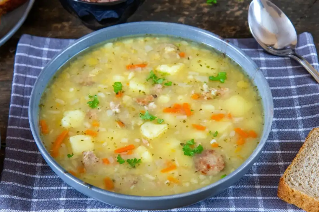 Jakie przyprawy do grochówki zmienią jej smak nie do poznania - kompletna lista