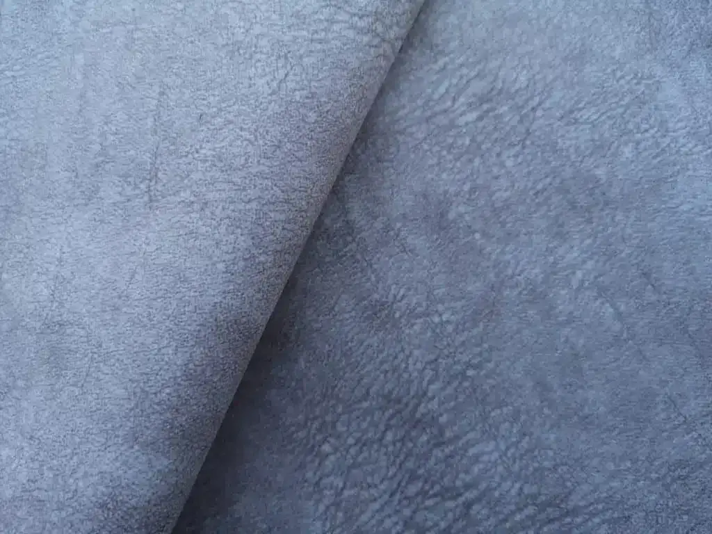 Materiał który nie łapie sierści – wybierz idealne tkaniny do domu