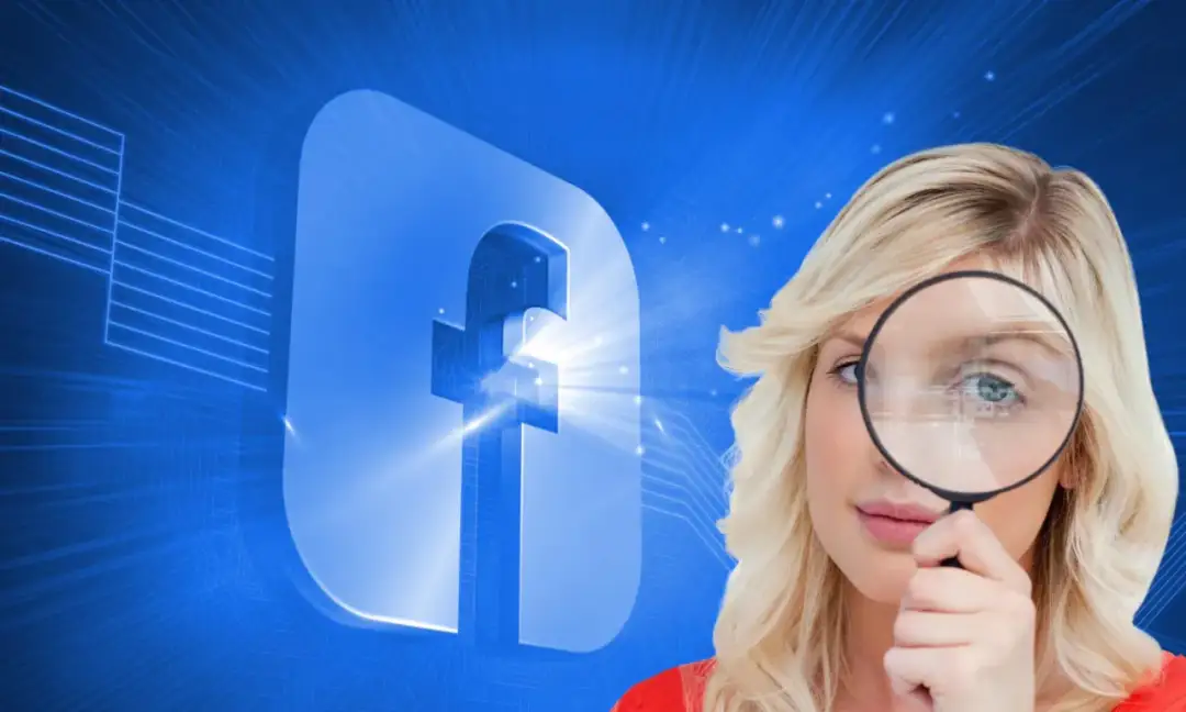 Kobieta z lupą bada symbol Facebooka. Dowiedz się, jak zrobić rolkę na FB, by przyciągnąć uwagę!