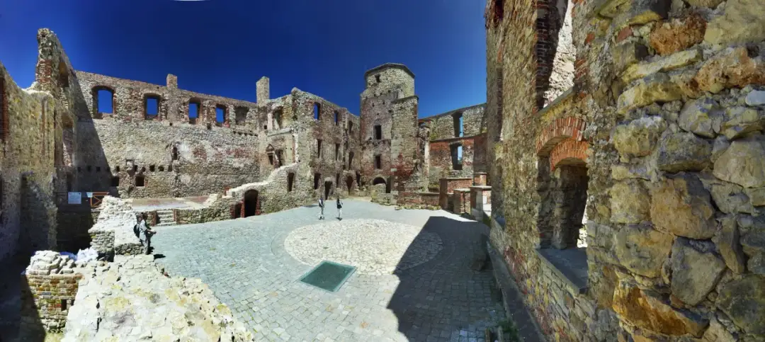 Zamek w Siewierzu: Bezpłatne zwiedzanie i mroczne legendy