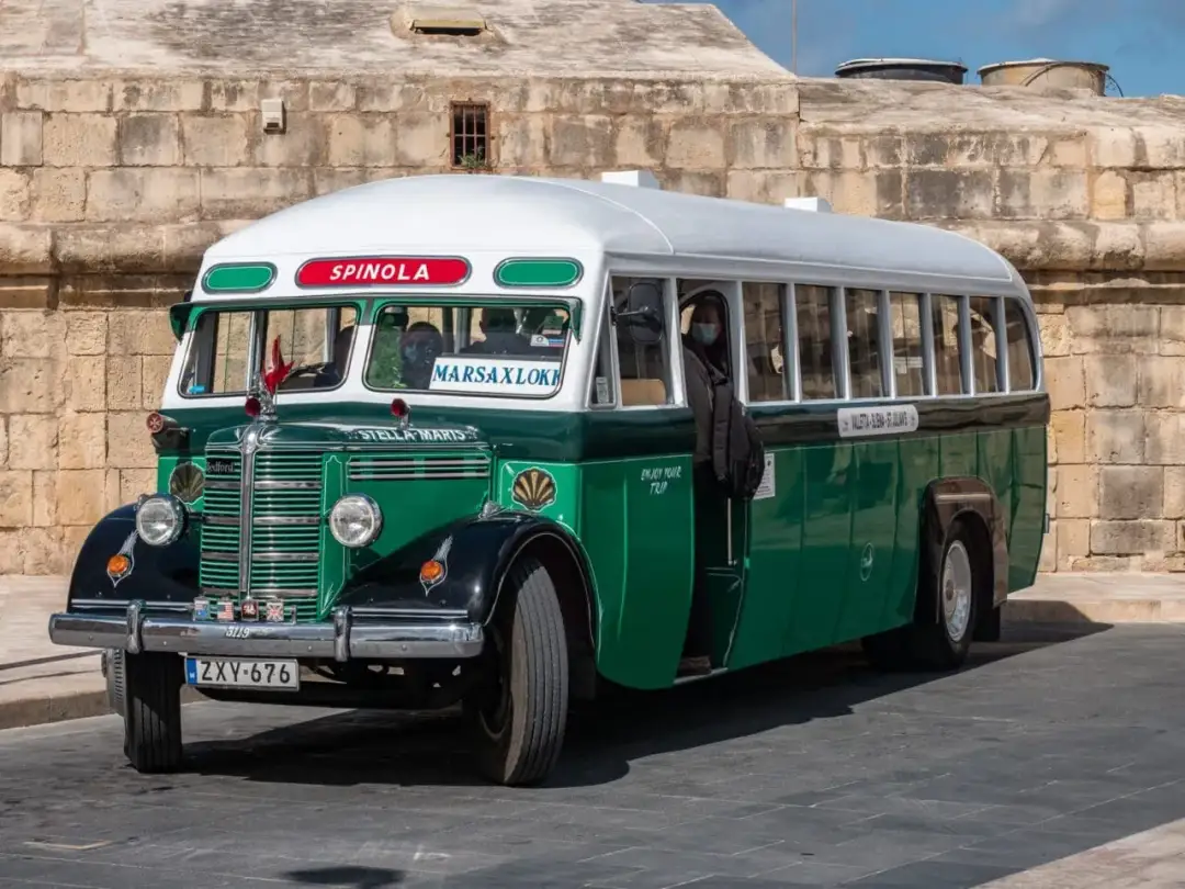 Jak poruszać się po Malcie: najlepsze sposoby i pułapki transportowe