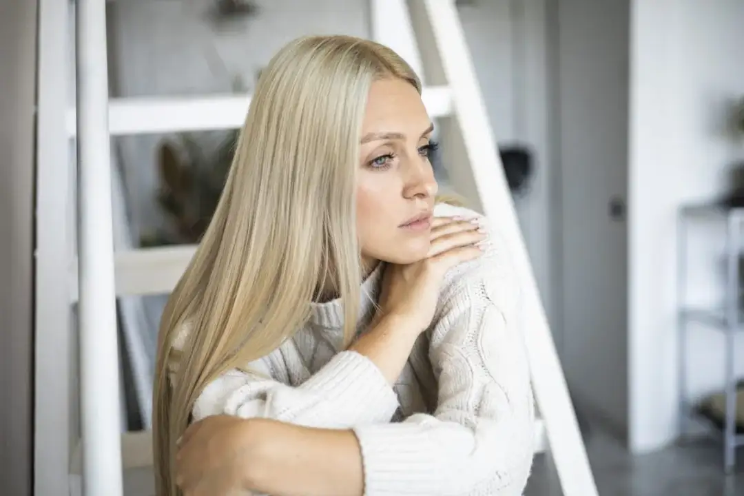 Miłość do księdza – czy to grzech? Wyjaśnienie z perspektywy Kościoła i moralności