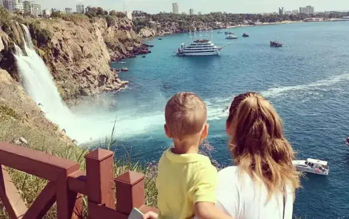 Co zabrać na wakacje do Turcji z dzieckiem, aby uniknąć problemów?