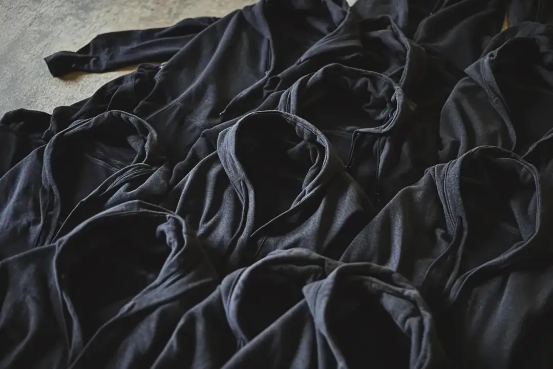 Proste sposoby, by czarne ubrania nie obłaziły - skuteczna pielęgnacja