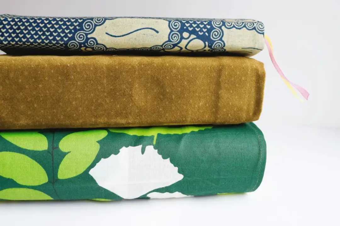 Jak zrobić okładkę na zeszyt – proste sposoby na kreatywny projekt