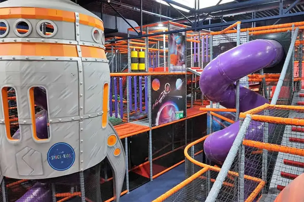 Warszawa dla młodzieży – najlepsze miejsca do niezapomnianej zabawy