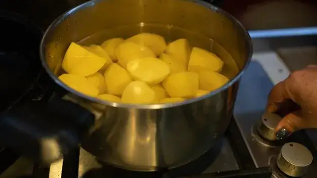 Czy ziemniaki tuczą? Odkryj, jak jeść i chudnąć!