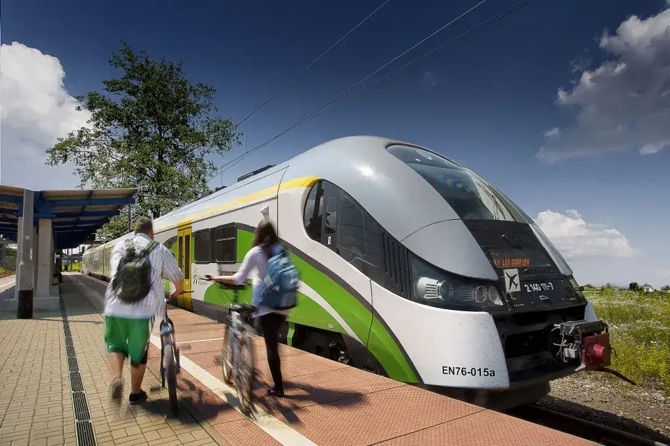 Jak dojechać do lotniska warszawa modlin - tanio i szybko bez stresu