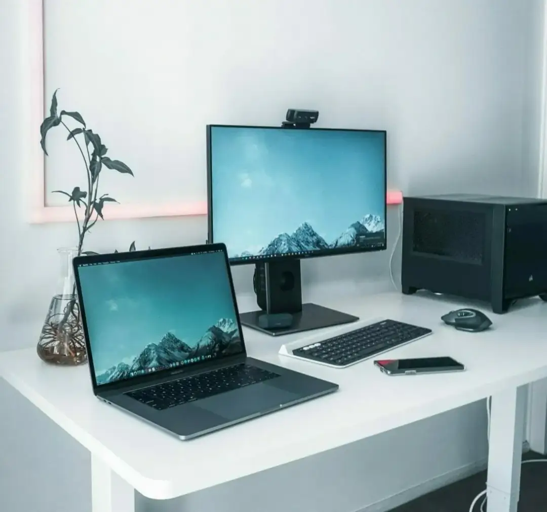 Jak przełączyć ekran z laptopa na monitor - łatwe kroki i porady