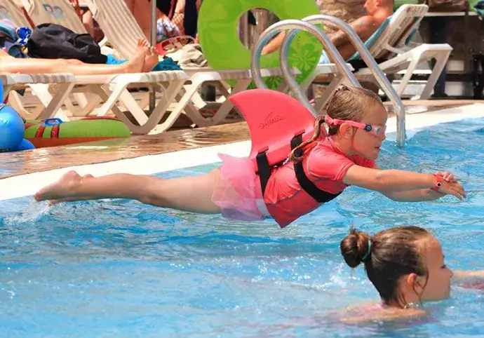 Płetwa Rekina: Czy to najlepsza pomoc do nauki pływania?